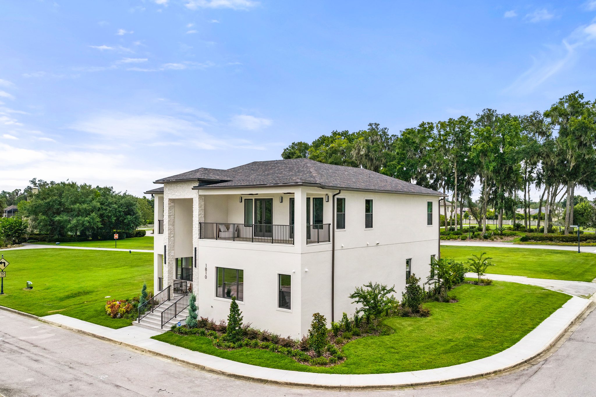Antonia residence at Livingston Park — exterior photo 1