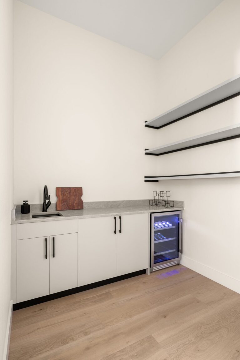 Antonia residence at Livingston Park — interior photo 37